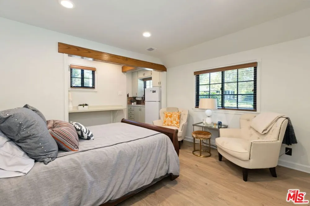 1752 Riverside Drive Glendale, CA 91201