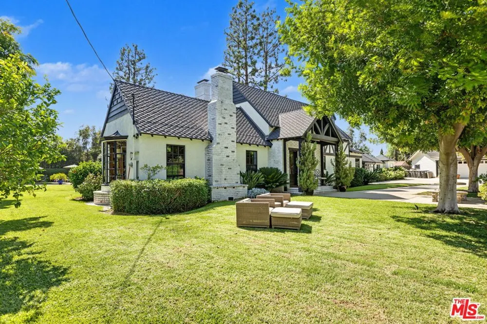 1752 Riverside Drive Glendale, CA 91201