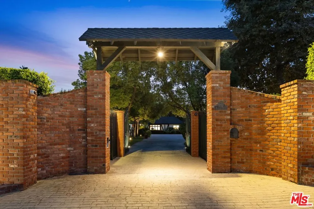 1752 Riverside Drive Glendale, CA 91201