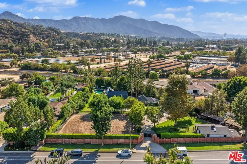 1752 Riverside Drive Glendale, CA 91201