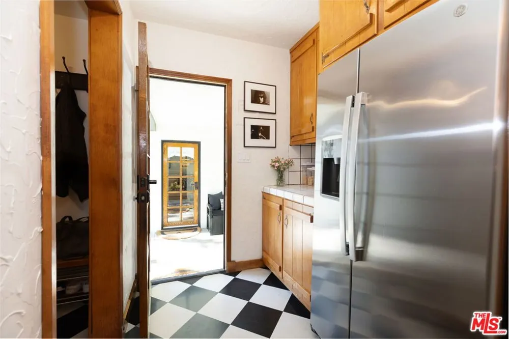 1752 Riverside Drive Glendale, CA 91201