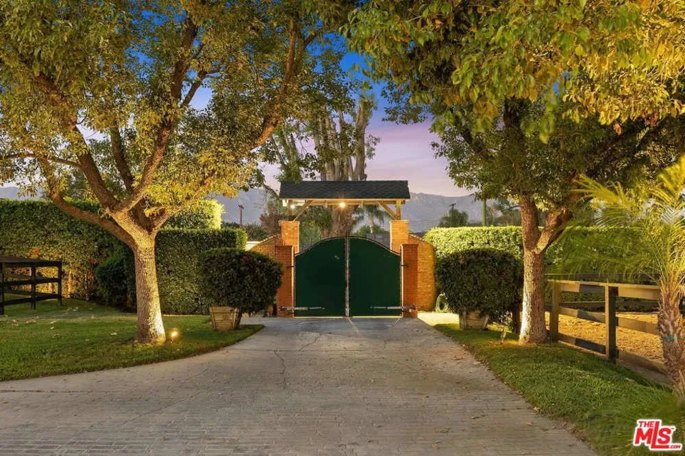 1752 Riverside Drive Glendale, CA 91201