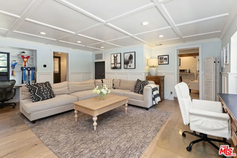 1752 Riverside Drive Glendale, CA 91201