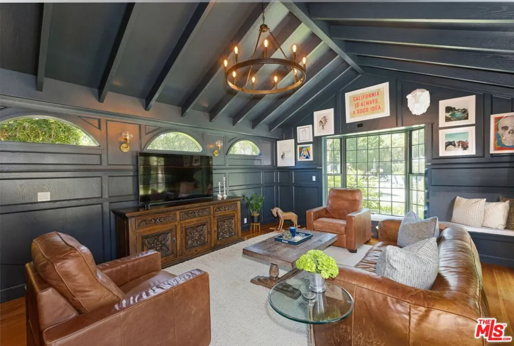 1752 Riverside Drive Glendale, CA 91201
