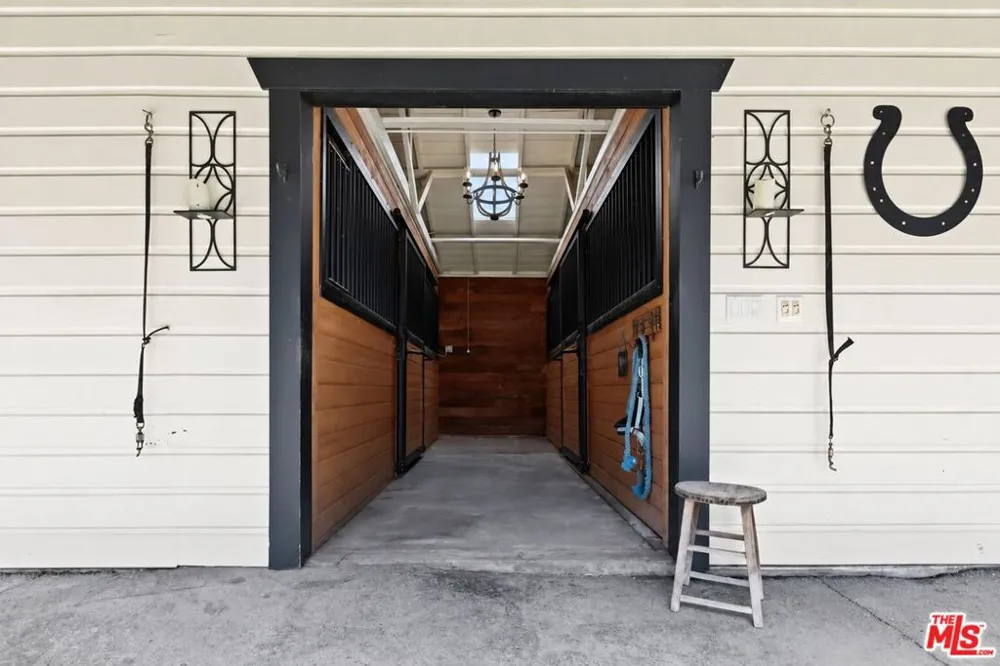 1752 Riverside Drive Glendale, CA 91201