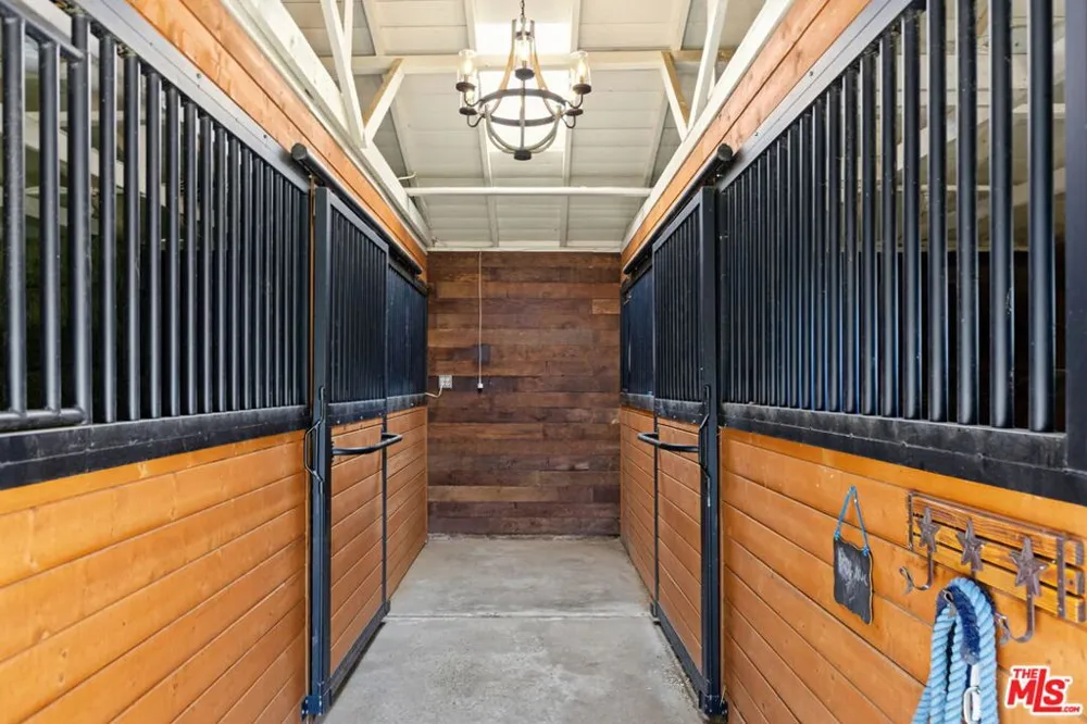 1752 Riverside Drive Glendale, CA 91201