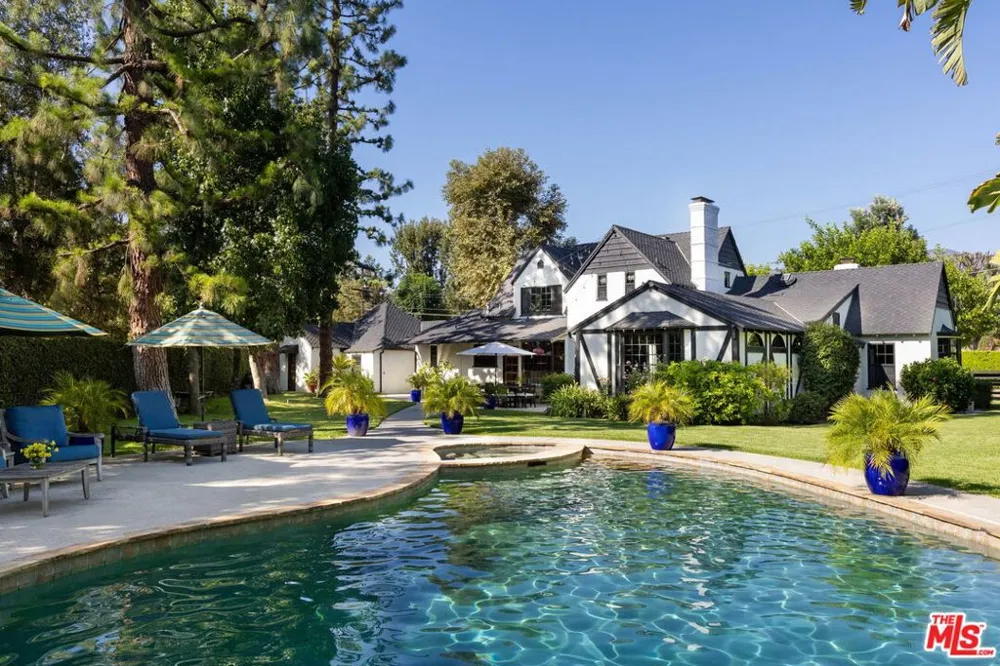 1752 Riverside Drive Glendale, CA 91201