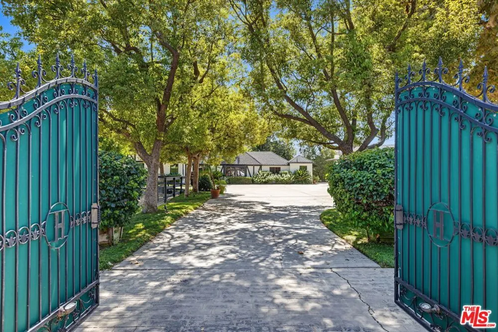 1752 Riverside Drive Glendale, CA 91201