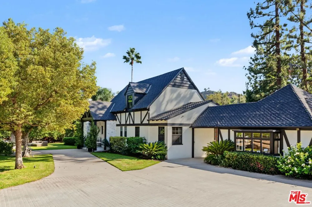 1752 Riverside Drive Glendale, CA 91201