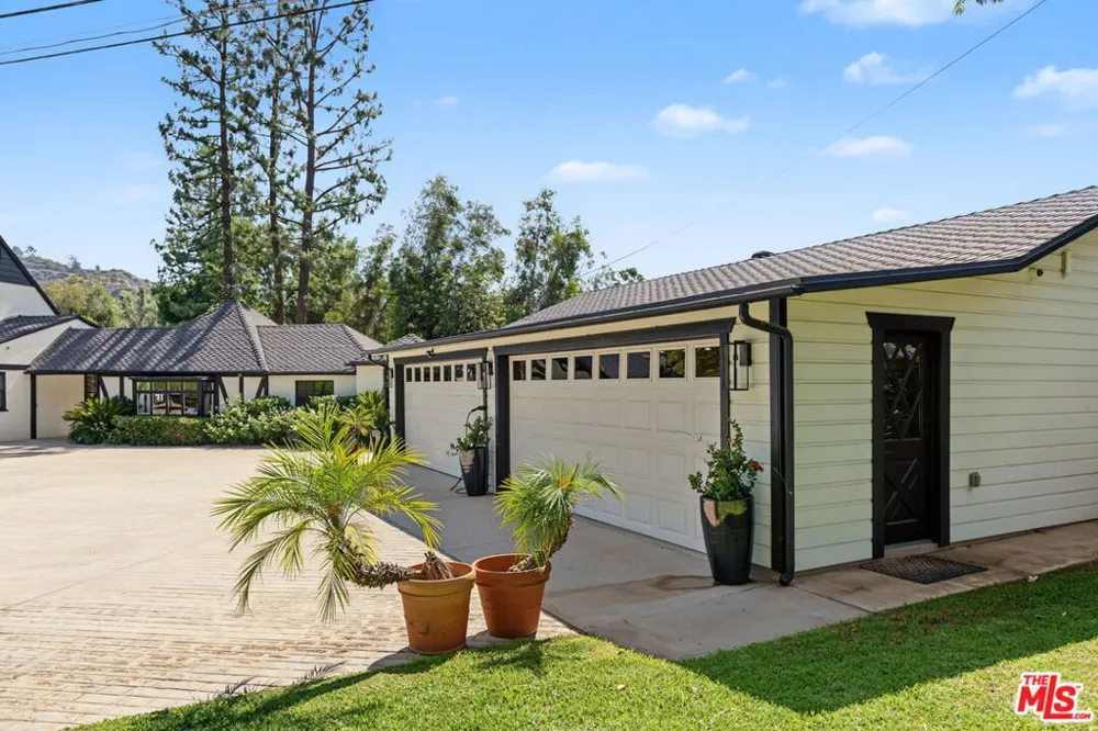 1752 Riverside Drive Glendale, CA 91201