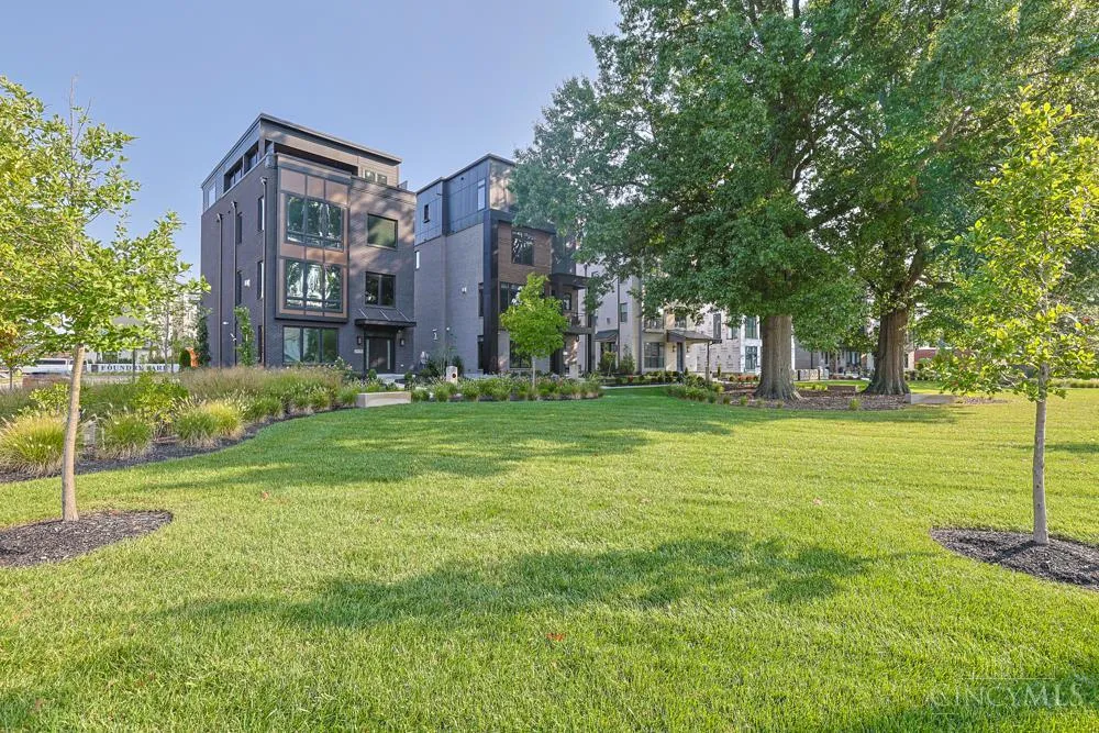 2916 Robertson Avenue Cincinnati, OH 45209