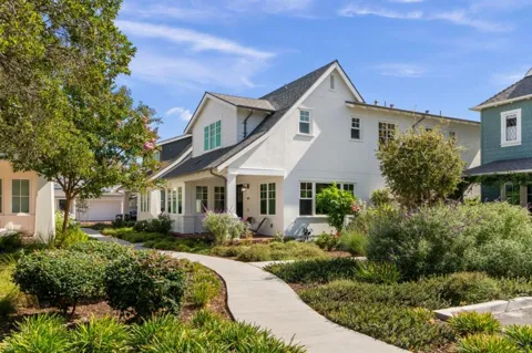 203 Oak Tree Circle
