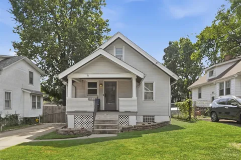 1929 De Armand Avenue