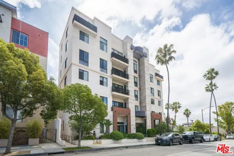 118 S Kenwood Street #105