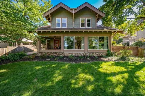 204 W Schantz Avenue