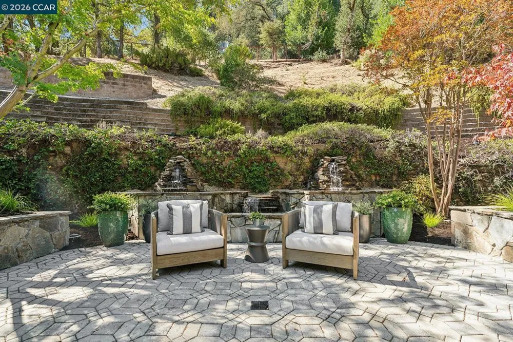 11 Redwood Cir Lafayette, CA 94549