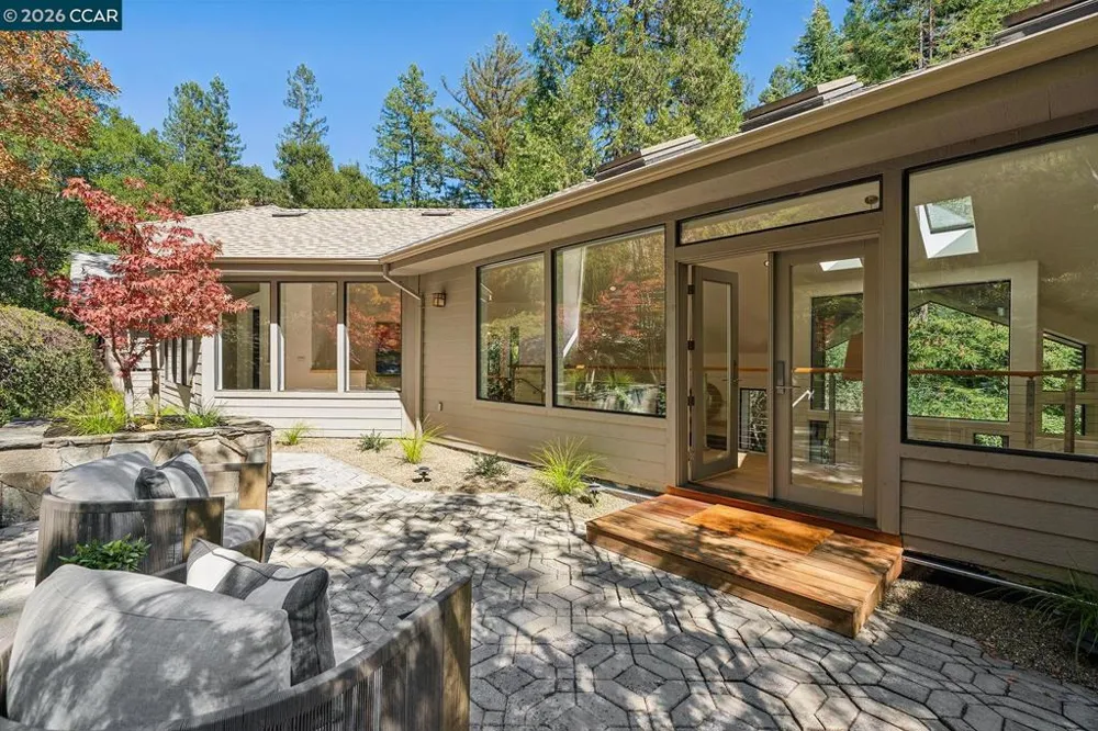 11 Redwood Cir Lafayette, CA 94549