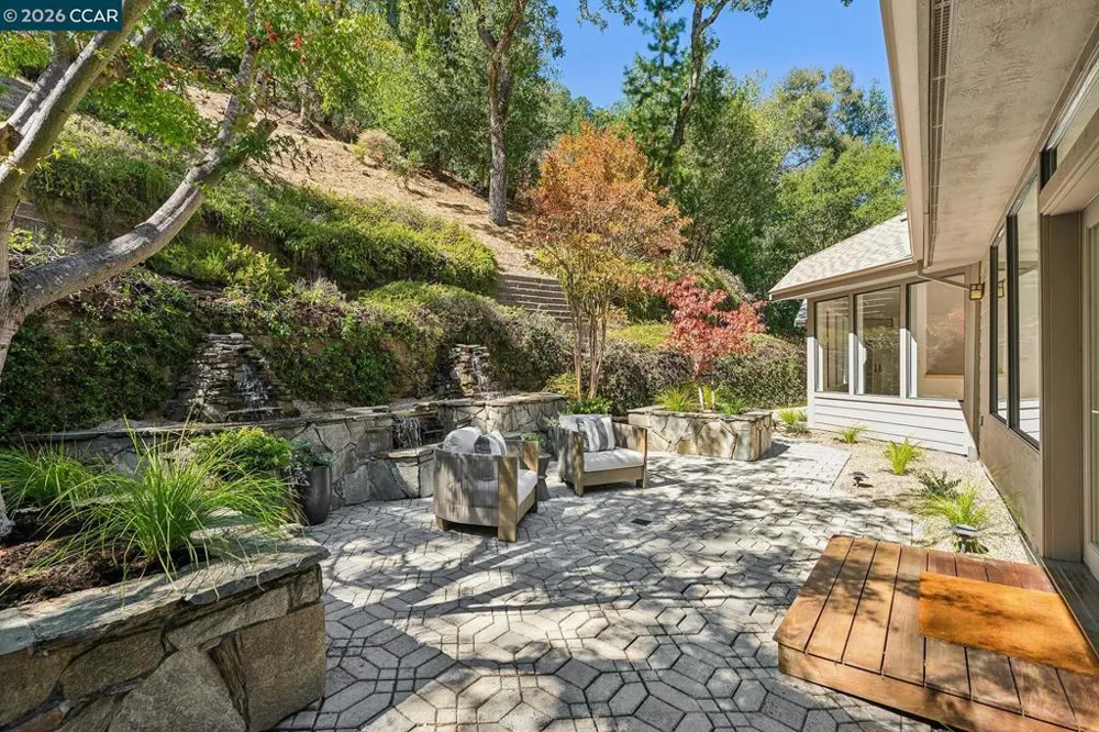 11 Redwood Cir Lafayette, CA 94549