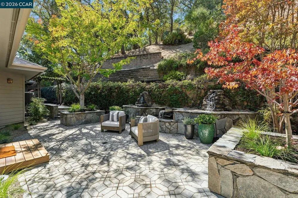 11 Redwood Cir Lafayette, CA 94549