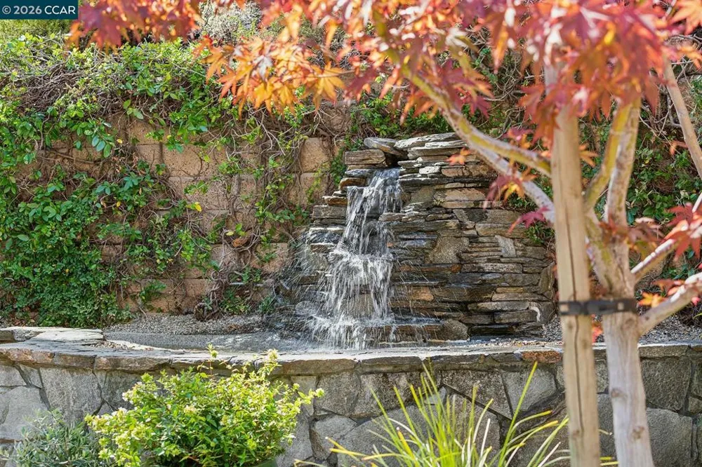 11 Redwood Cir Lafayette, CA 94549