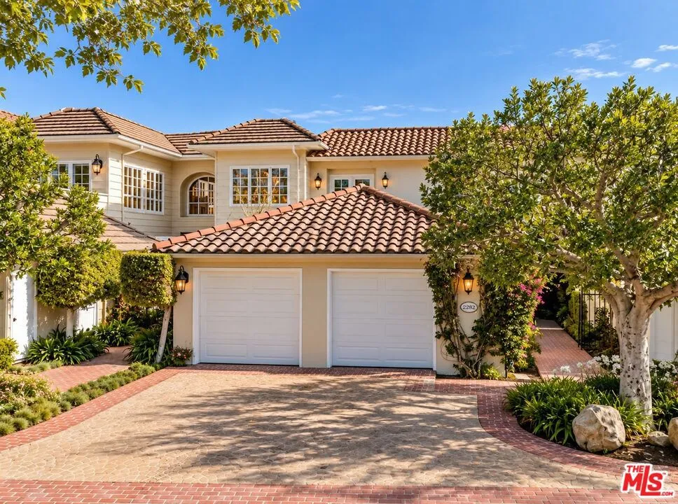 2282 Canyonback Road Los Angeles, CA 90049