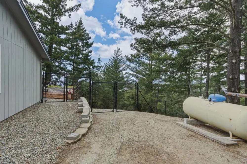 27510 Loma Prieta Way Los Gatos, CA 95033