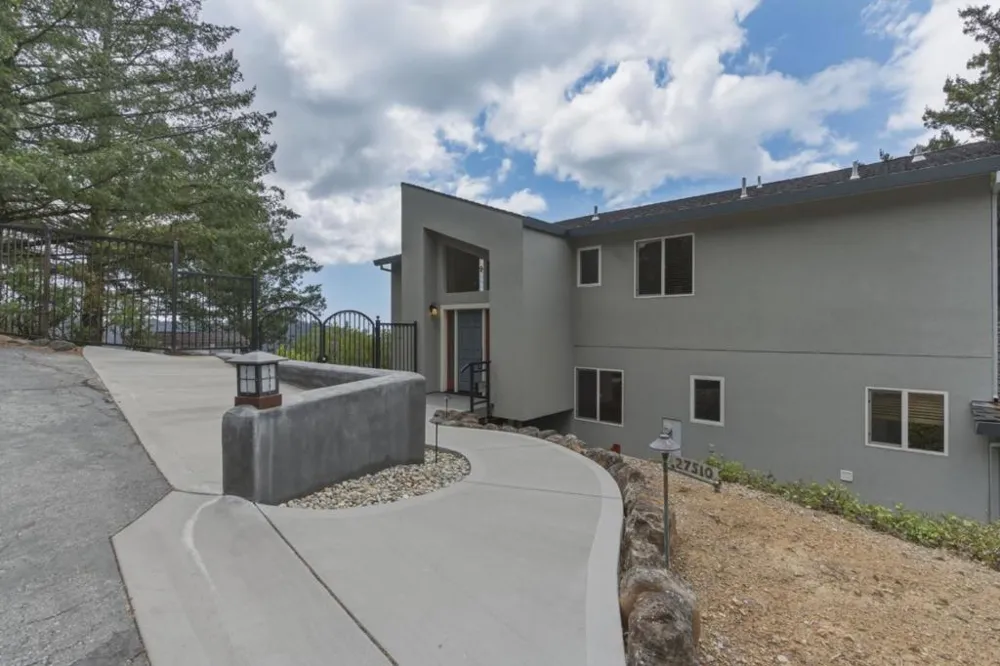 27510 Loma Prieta Way Los Gatos, CA 95033