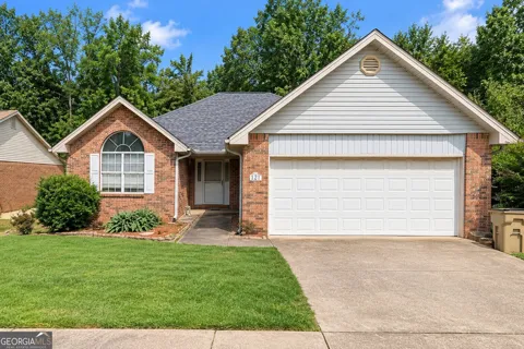 180 Oakwood CIR