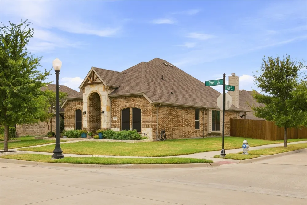 1612 Tyler Street Waxahachie, TX 75165