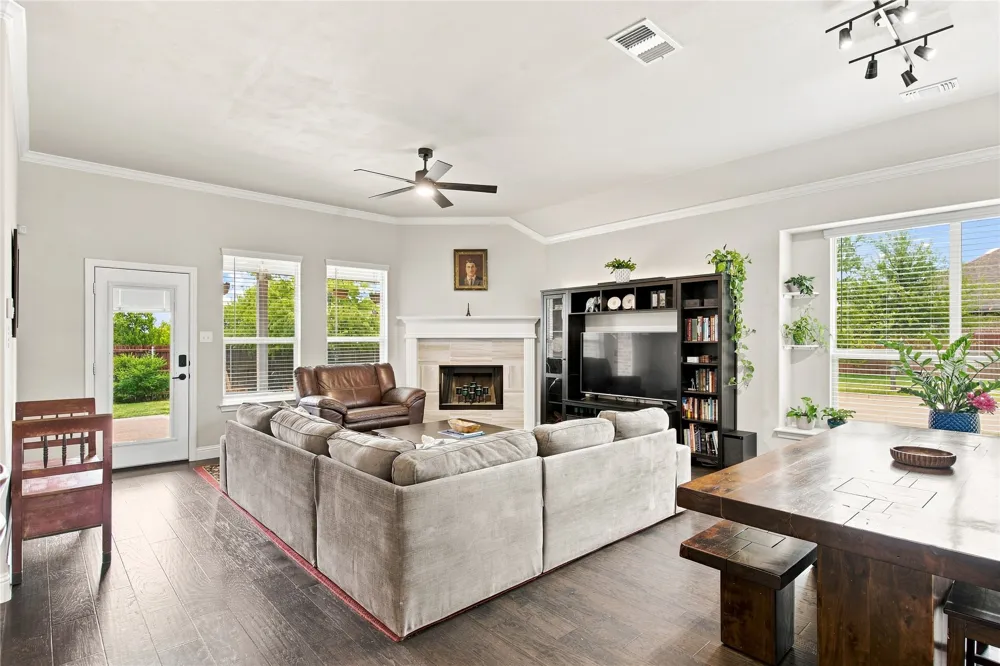 1612 Tyler Street Waxahachie, TX 75165