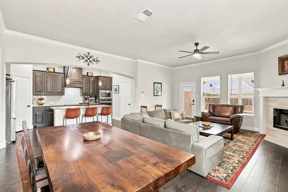 1612 Tyler Street Waxahachie, TX 75165