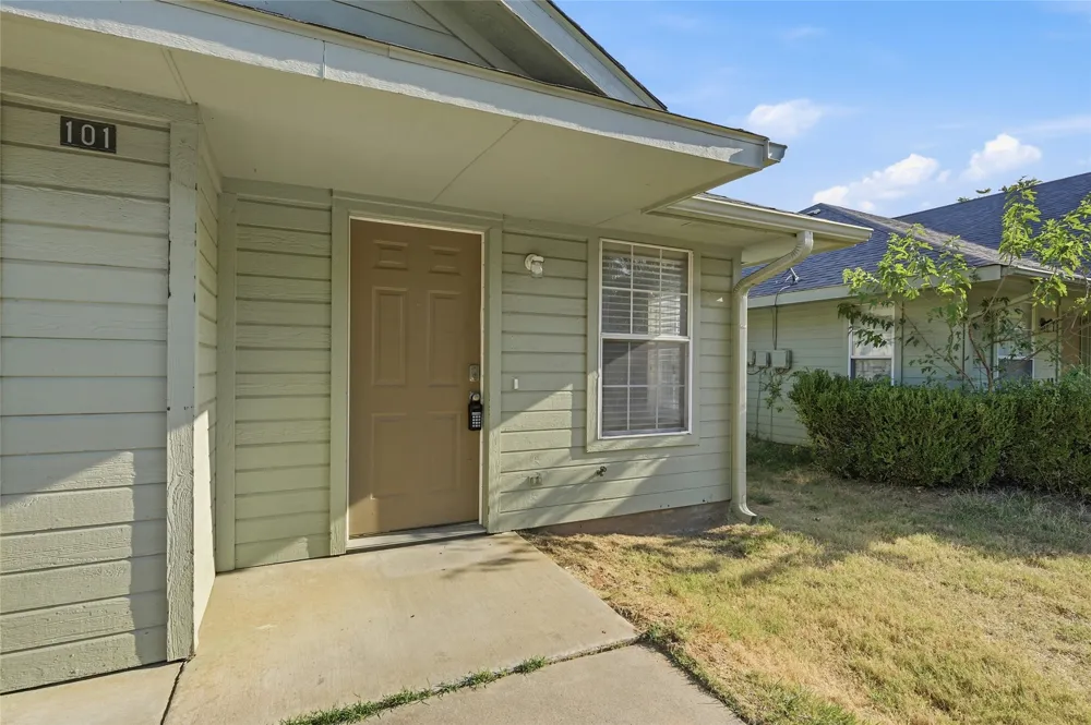 1017 Rice Street Denison, TX 75020