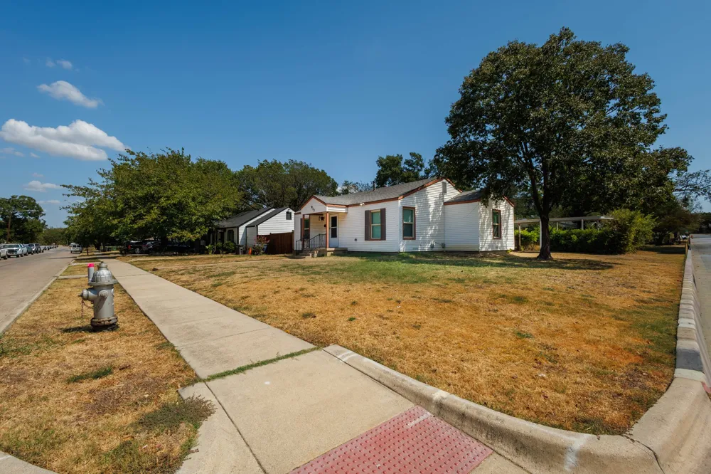 913 S Sargent Street Fort Worth, TX 76103