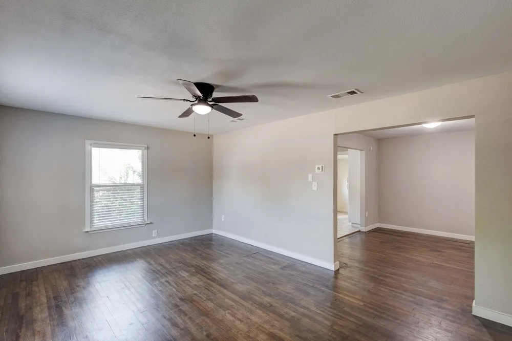 913 S Sargent Street Fort Worth, TX 76103