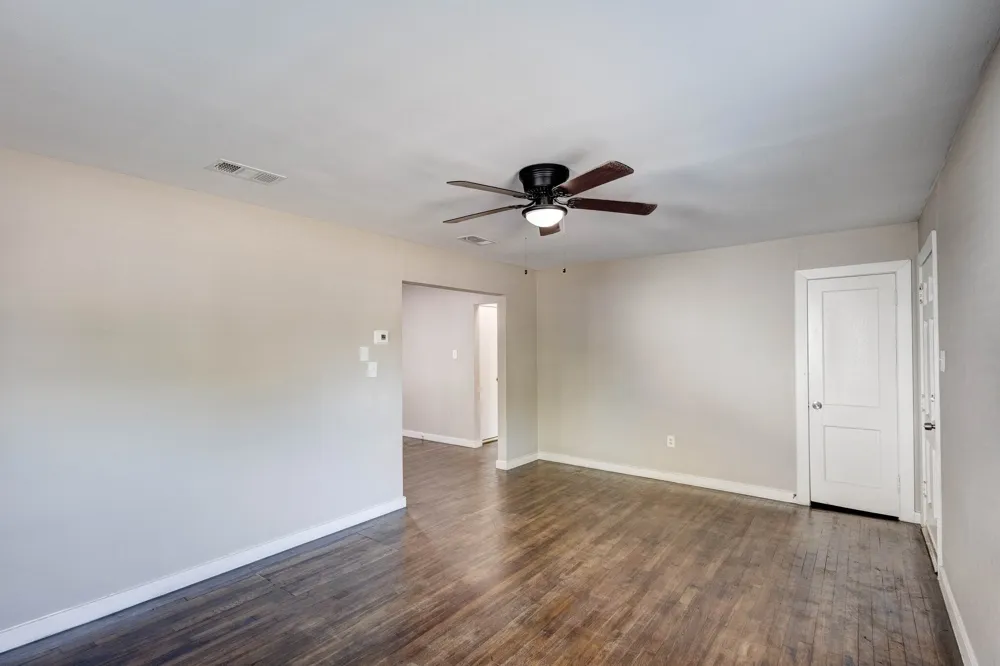 913 S Sargent Street Fort Worth, TX 76103