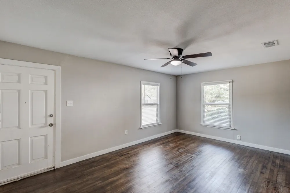 913 S Sargent Street Fort Worth, TX 76103
