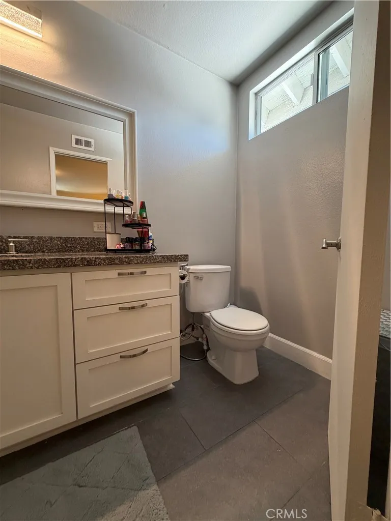 19231 Sherman Way #36 Los Angeles, CA 91335