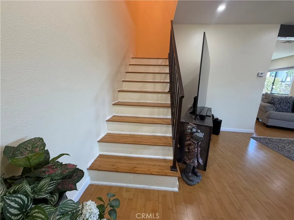 19231 Sherman Way #36 Los Angeles, CA 91335