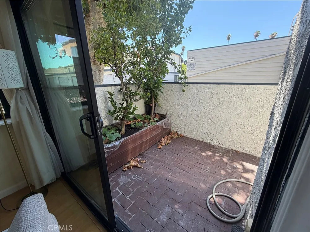 19231 Sherman Way #36 Los Angeles, CA 91335