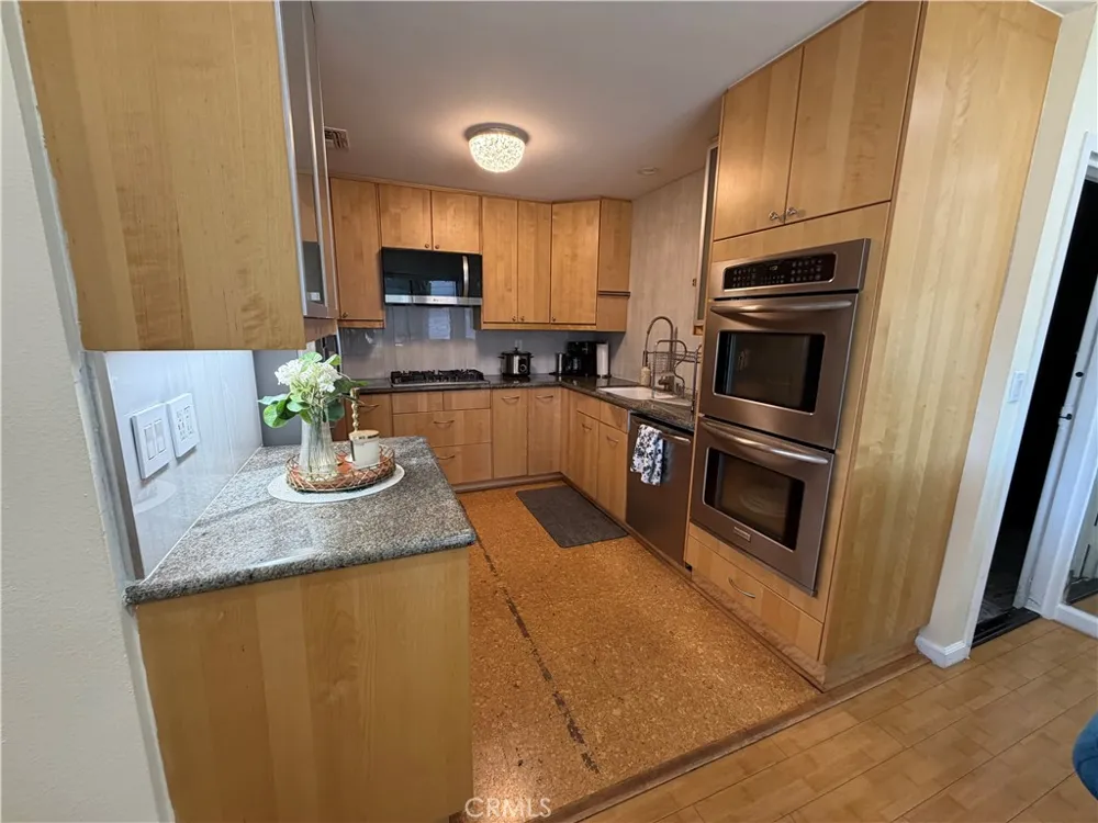 19231 Sherman Way #36 Los Angeles, CA 91335