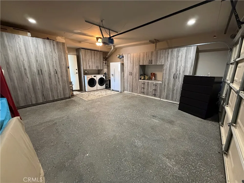 19231 Sherman Way #36 Los Angeles, CA 91335
