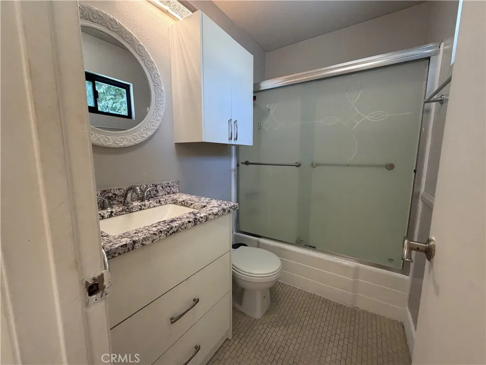 19231 Sherman Way #36 Los Angeles, CA 91335