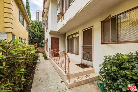 1058 S Wooster Street #3