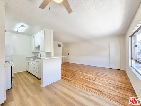 932 Wilcox Avenue #6