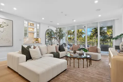100 ROYAL PALM WAY #D2