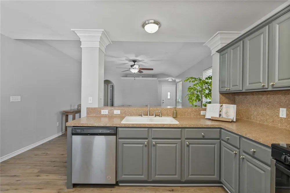 2321 White Star Corpus Christi, TX 78414