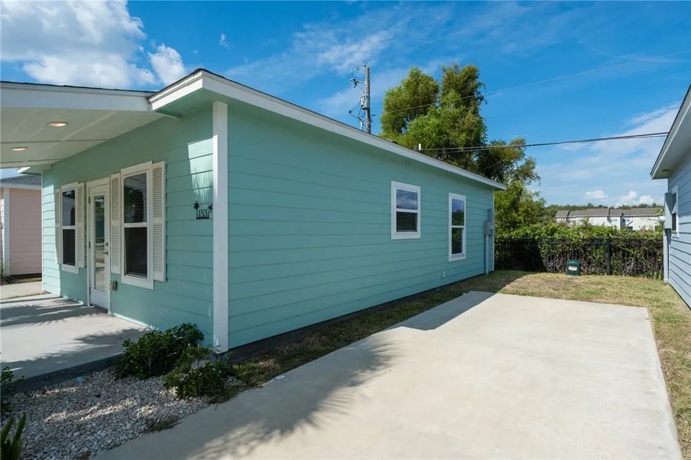 153 Oasis Circle Rockport, TX 78382