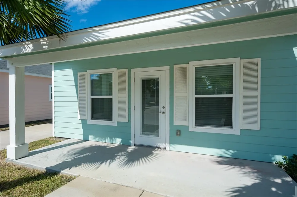 153 Oasis Circle Rockport, TX 78382