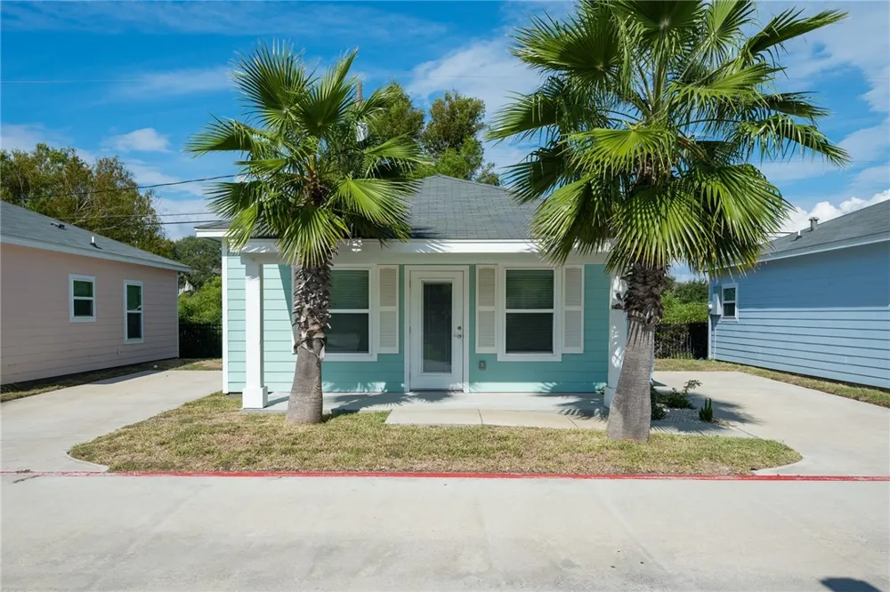 153 Oasis Circle Rockport, TX 78382