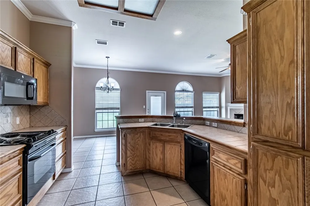 2410 Luzius Drive Corpus Christi, TX 78418